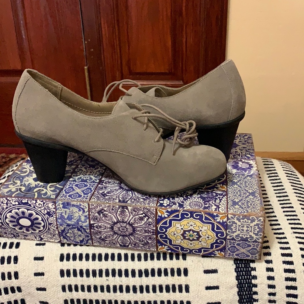 Vionic size 10 lace up heels